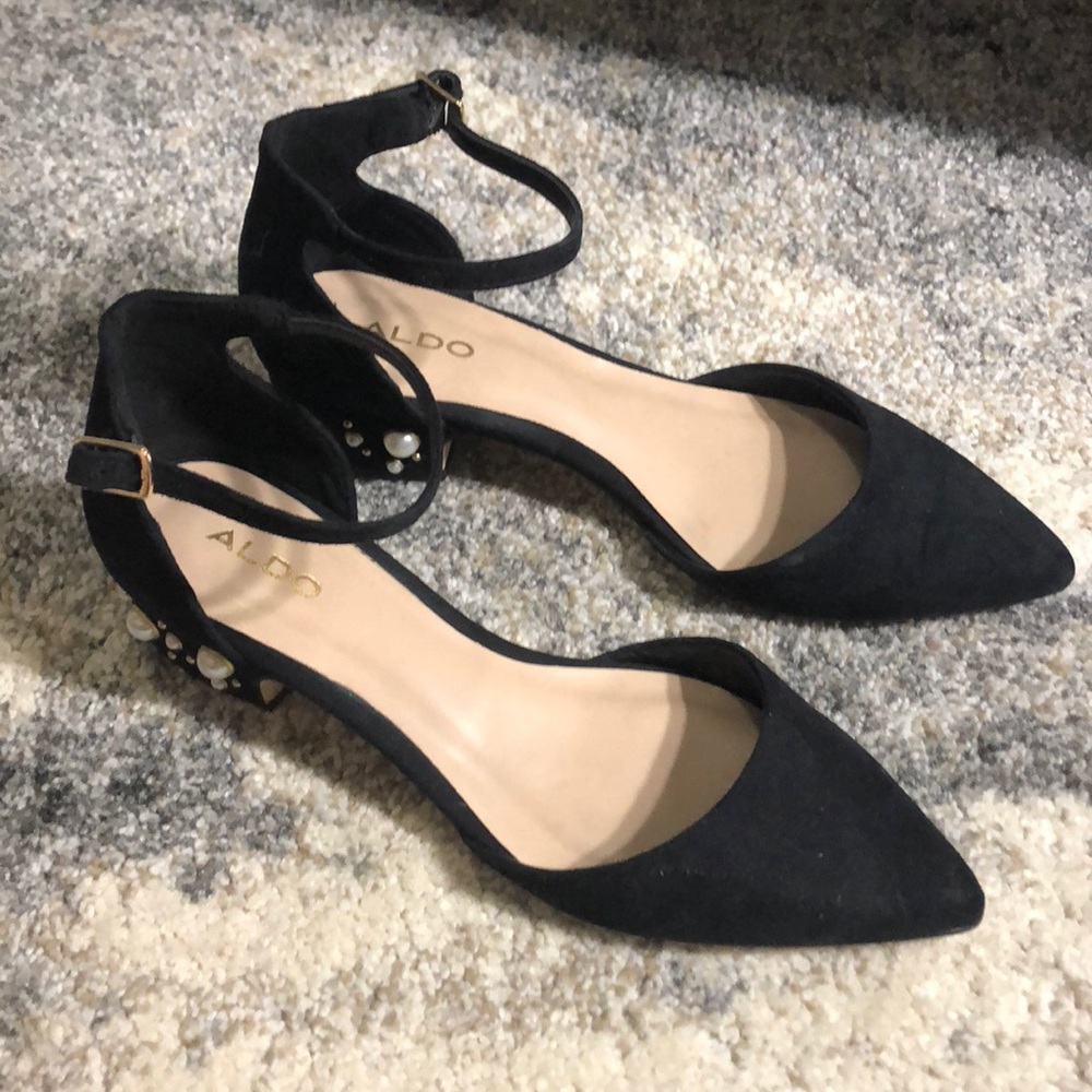 ALDO black flats w/ pearl design (Size 6.5)
